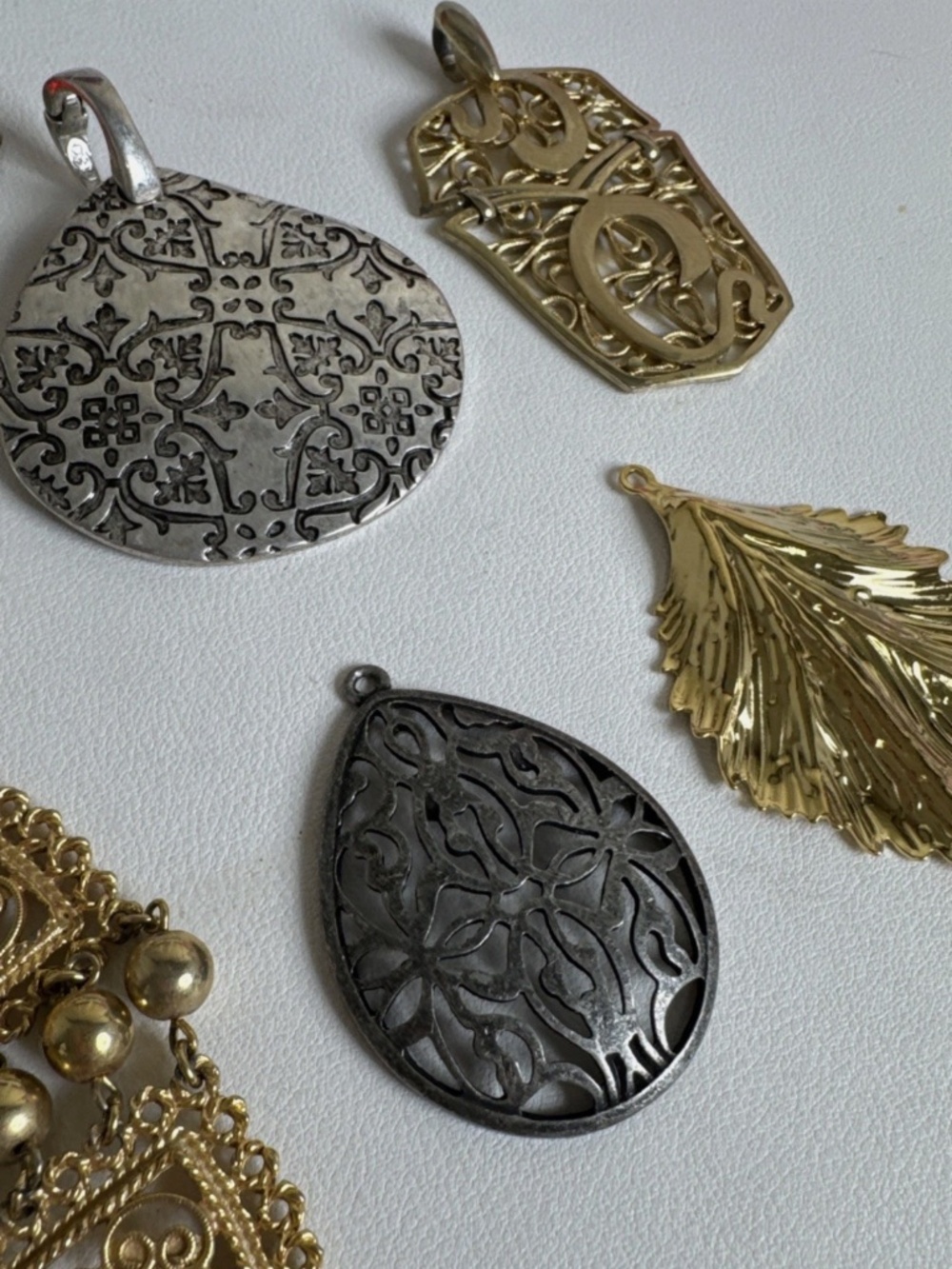 Lot Of Large Mixed Pendants - 10 Pieces - Picture 3 of 5